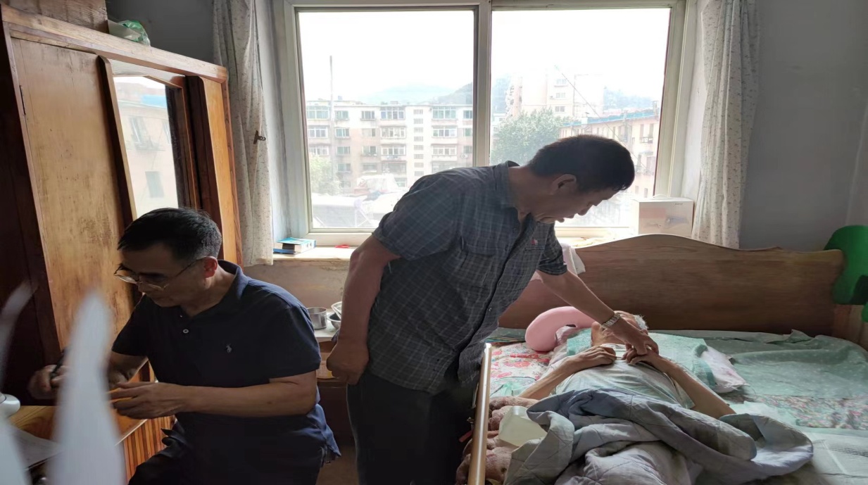 市医保服务中心开通绿色通道为特殊人群门诊慢特病认定提供方便